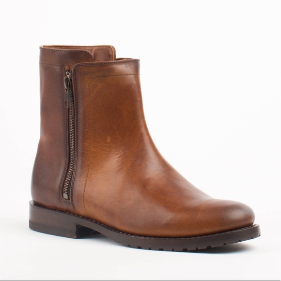 Frye Shoes - NWT⭐️Frye short Boots In whiskey brown in  size 10